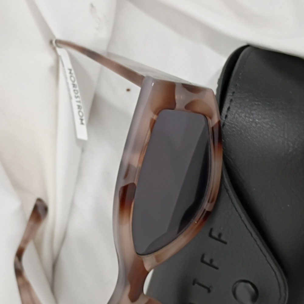 NWT Diff Kai Cream Tortoise Grey Sunglasses Case Included - Picture 2 of 10